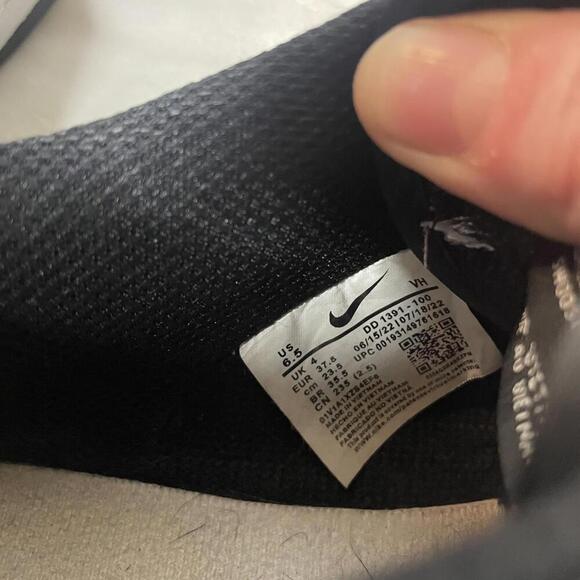 Nike Dunk Low Black and White (Panda) Sneakers Size 6.5 - Picture 6 of 7